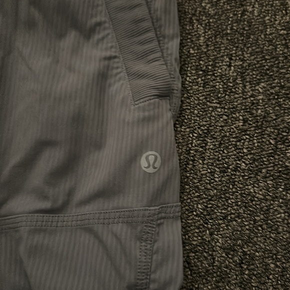 lululemon pants size 4 - Picture 2 of 2